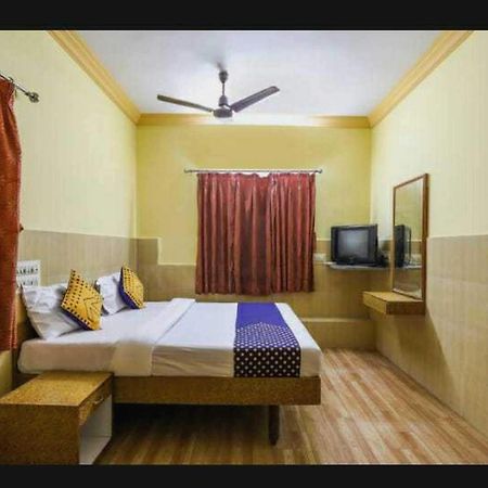 Oyo Hotel Apsara Guest House Ахмедабад Экстерьер фото