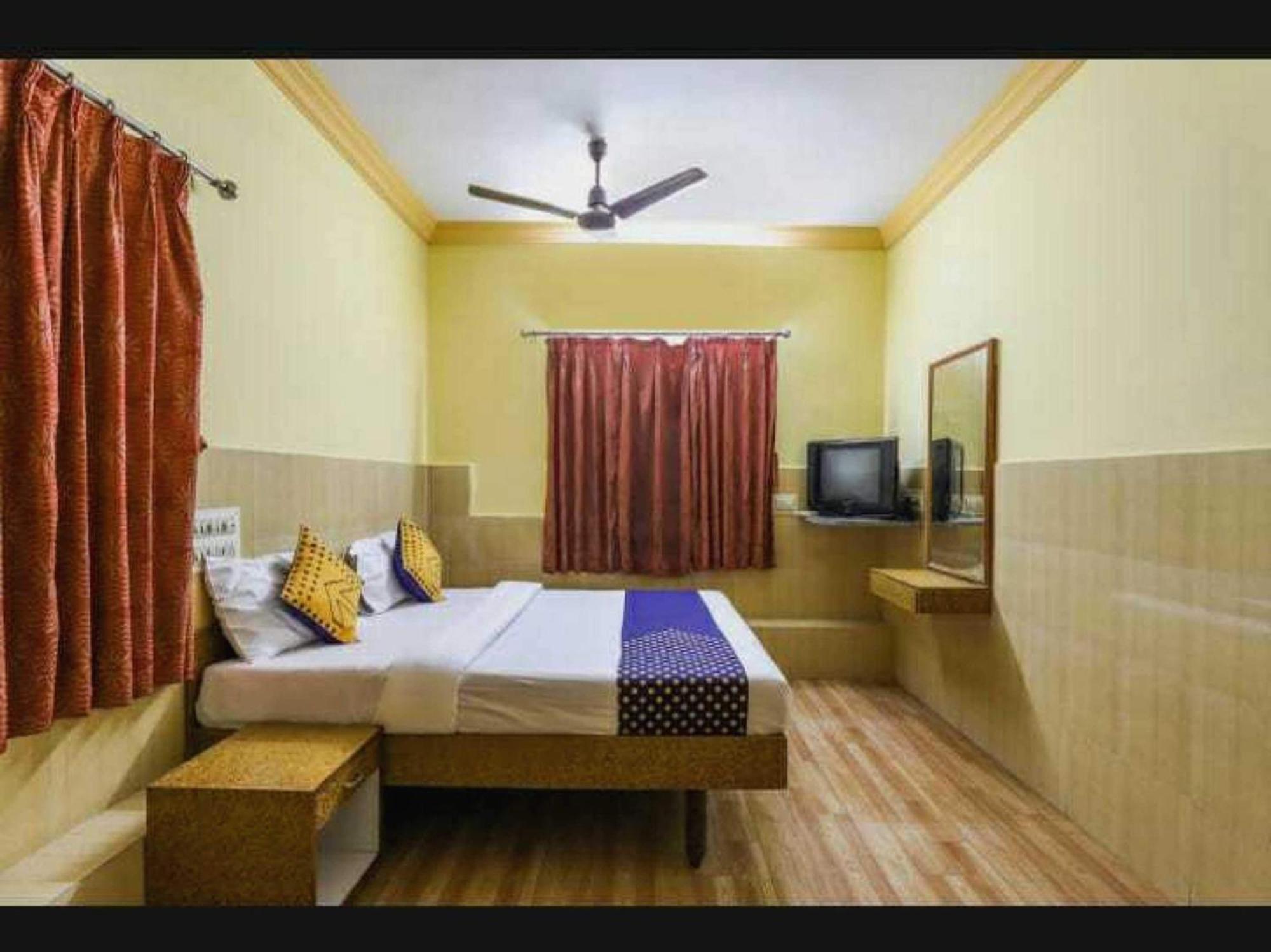 Oyo Hotel Apsara Guest House Ахмедабад Экстерьер фото